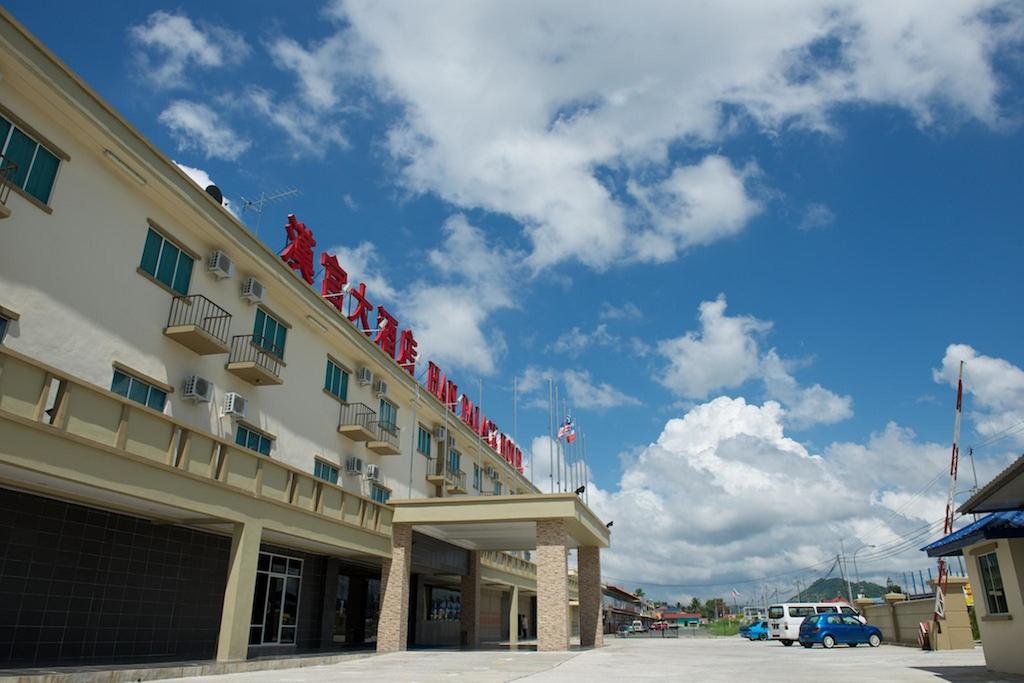 Han Palace Hotel Semporna Extérieur photo